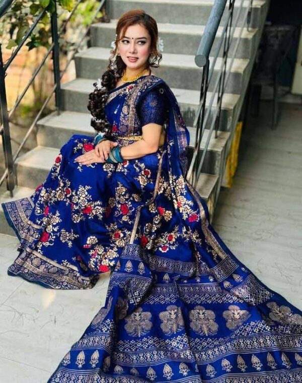 Dhupian Silk Sharee with Blouse Piece